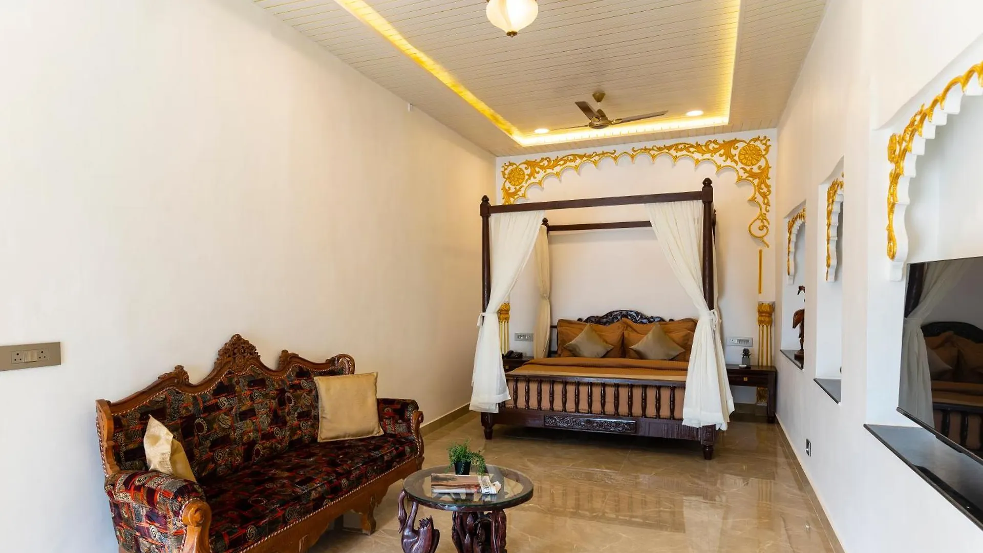 Natural Lake View Hotel Udaipur