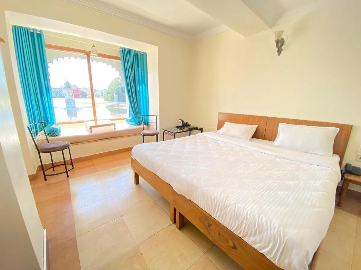 Natural Lake View Hotel Udaipur Indien