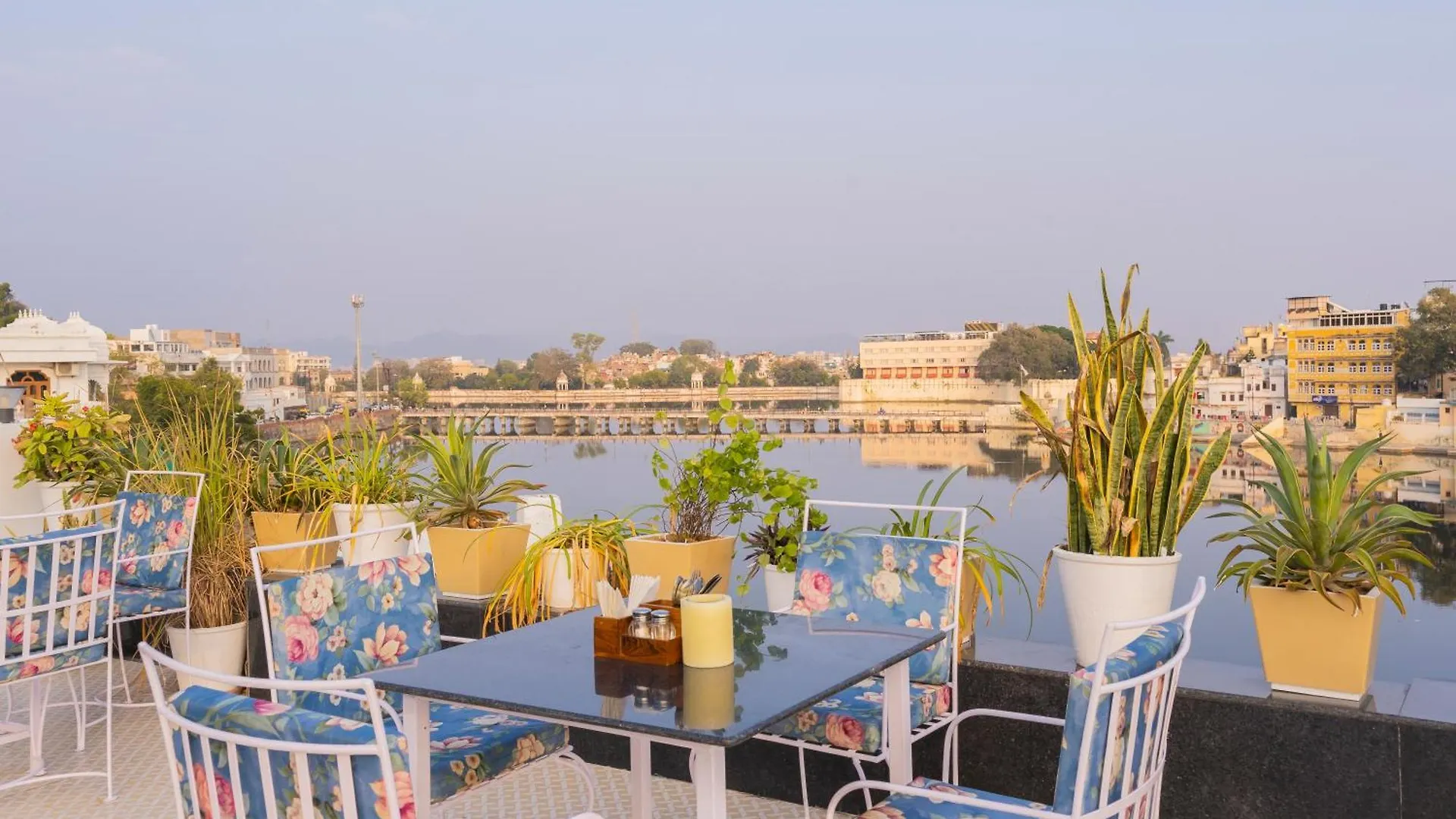 Natural Lake View Hotel Udaipur 2*,