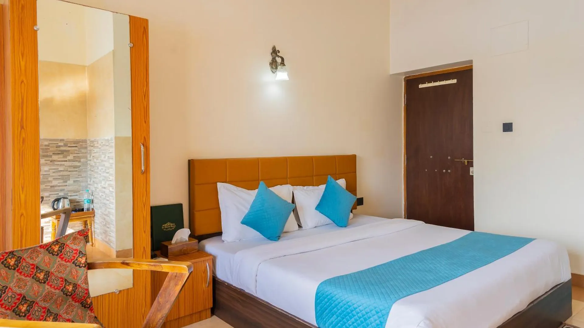 Natural Lake View Hotel Udaipur Indien