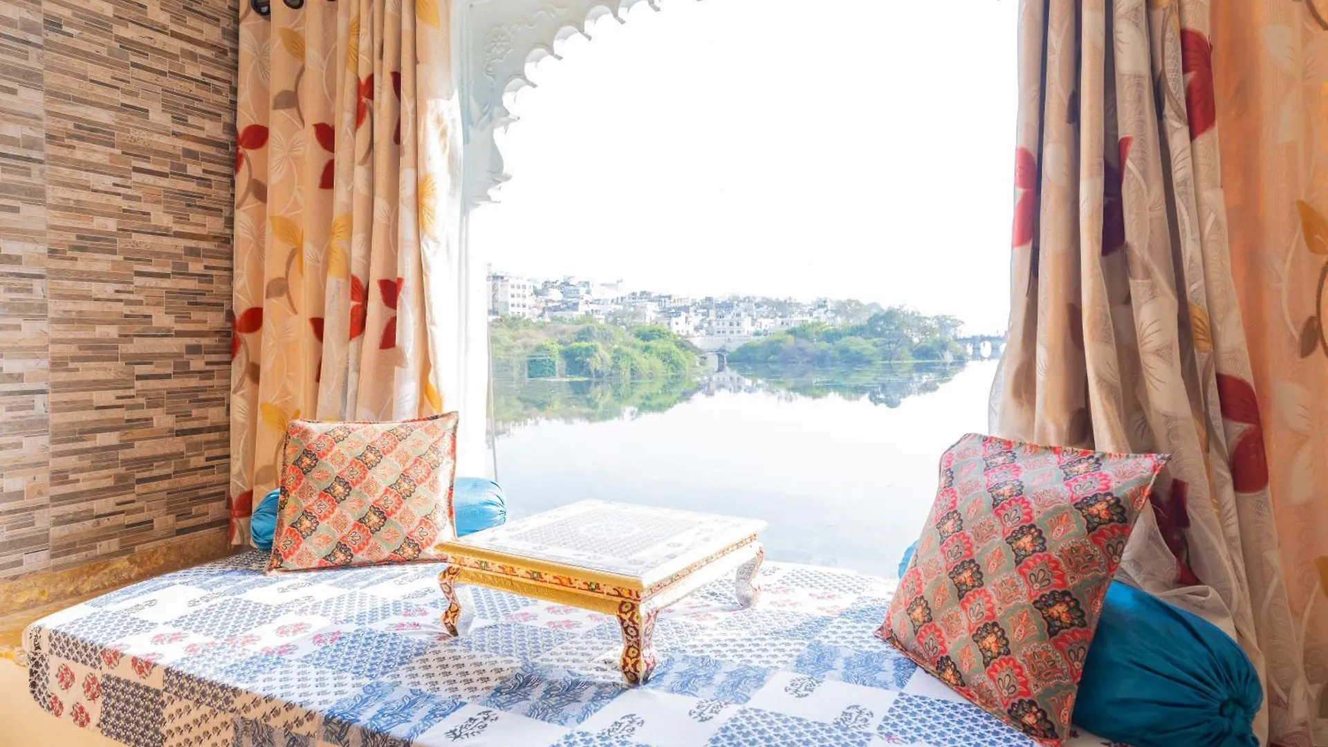 **  Natural Lake View Hotel Udaipur Indien