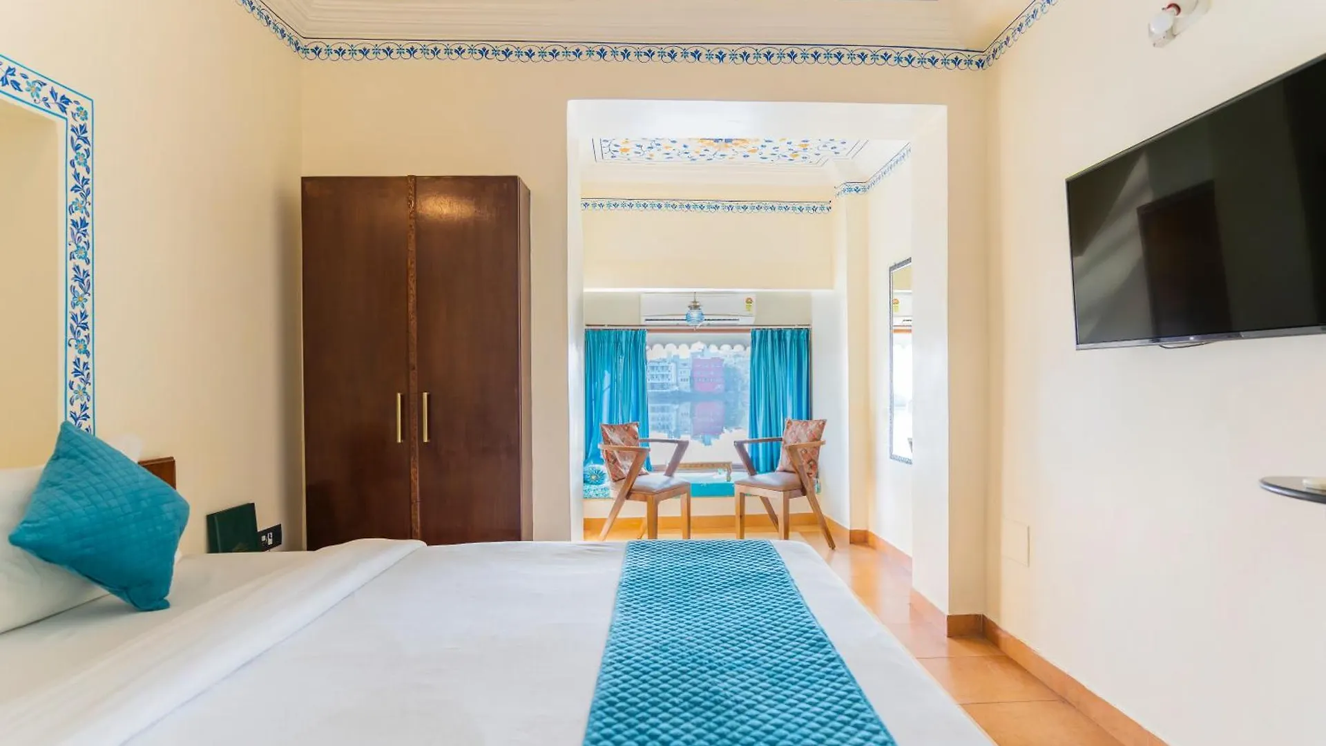 Natural Lake View Hotel Udaipur