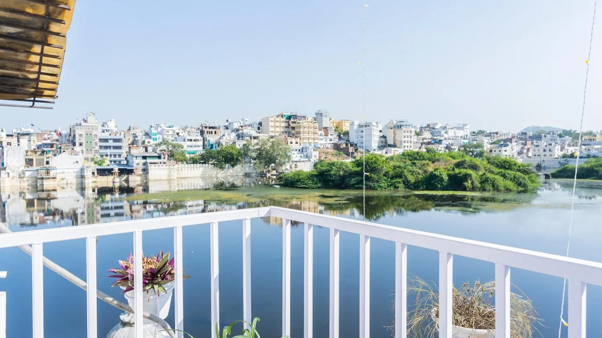 Natural Lake View Hotel Udaipur Indien