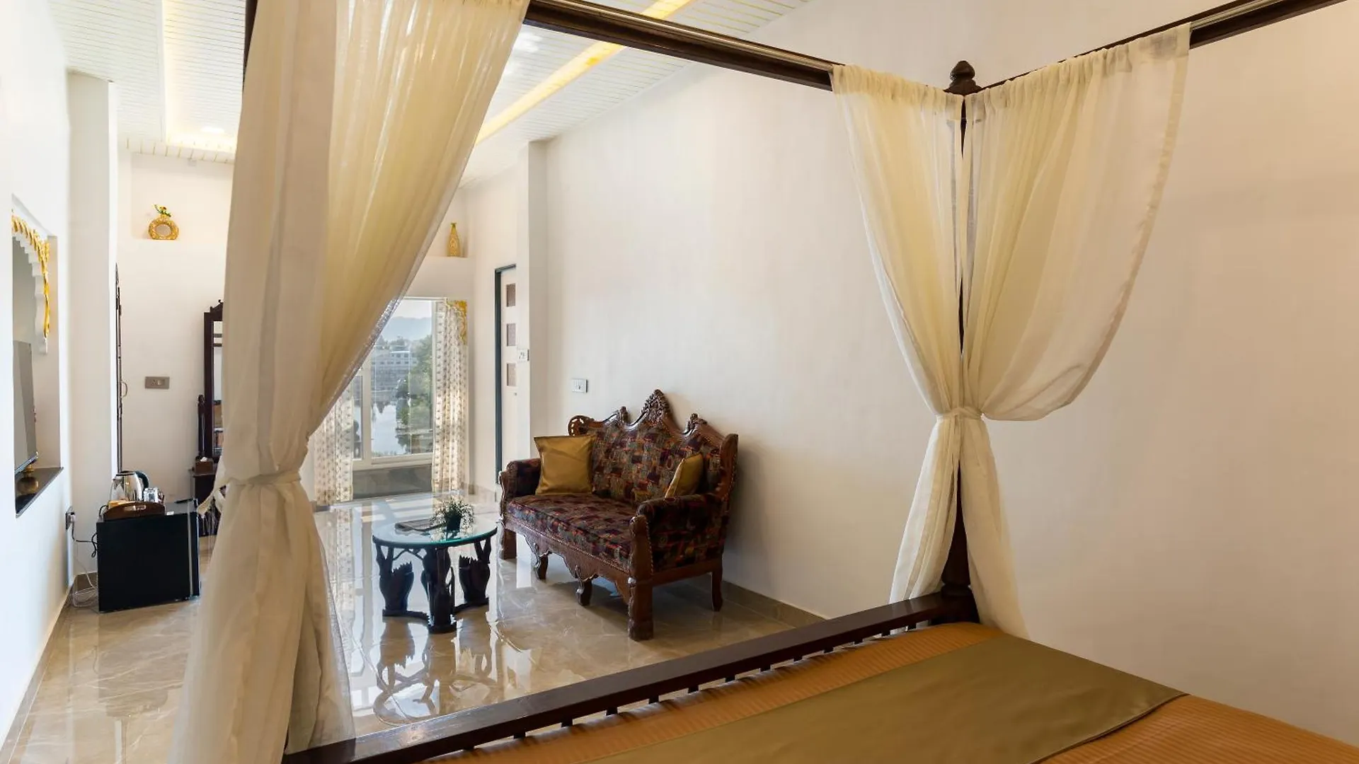 Natural Lake View Hotel Udaipur