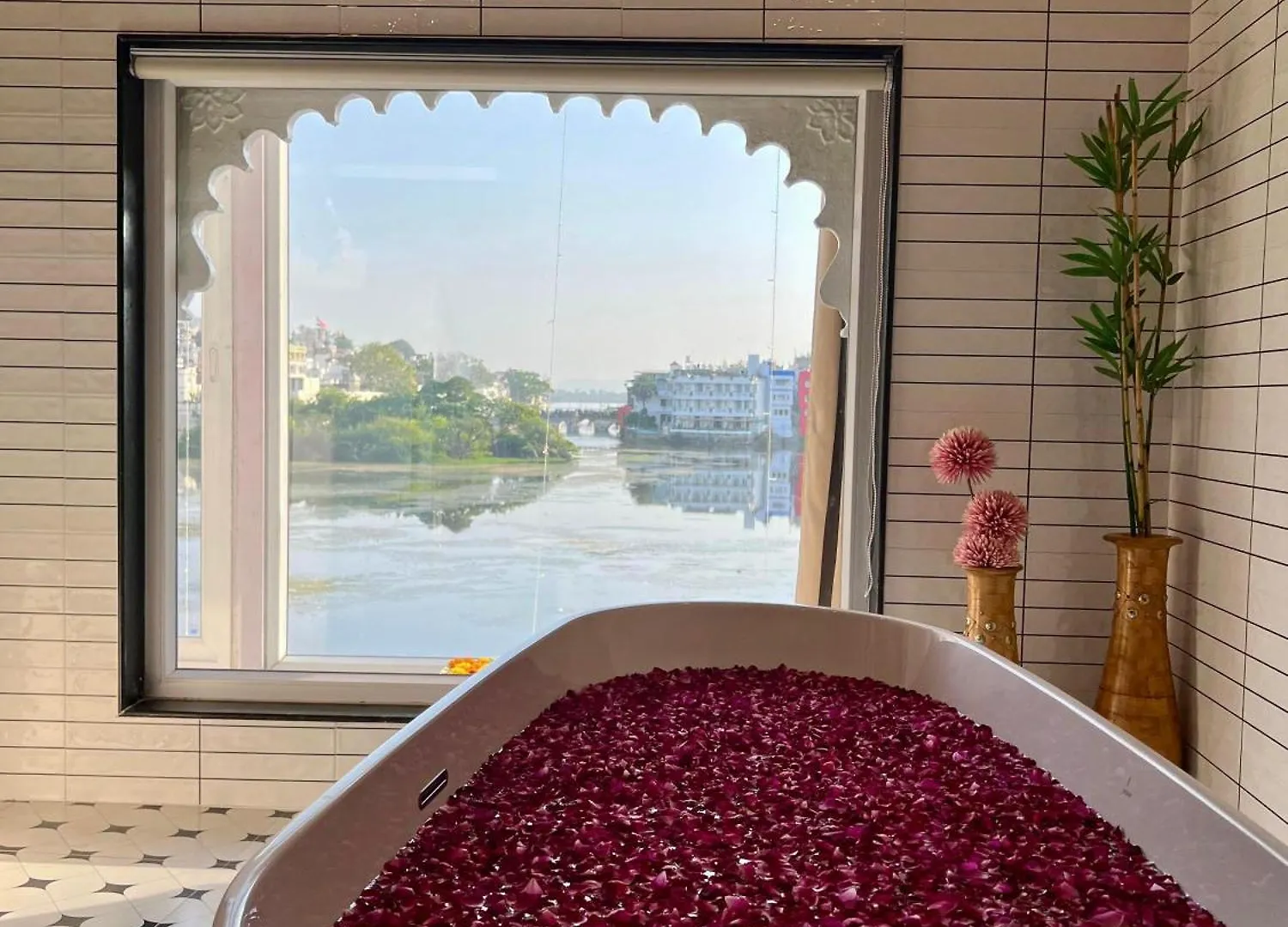 Natural Lake View Hotel Udaipur 2*,  Indien